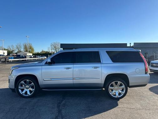 2018 Cadillac Escalade ESV Luxury