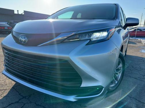 2021 Toyota Sienna LE