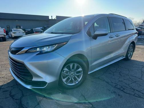 2021 Toyota Sienna LE