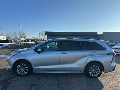2021 Toyota Sienna LE