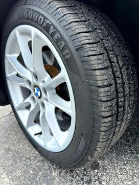 2002 BMW 325 325i Sedan