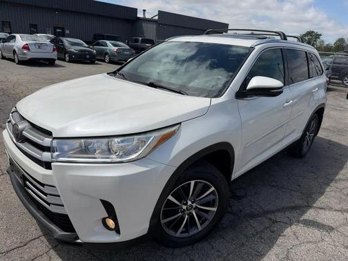 Pearl White 2019 Toyota Highlander XLE