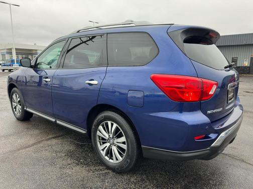 2018 Nissan Pathfinder SV