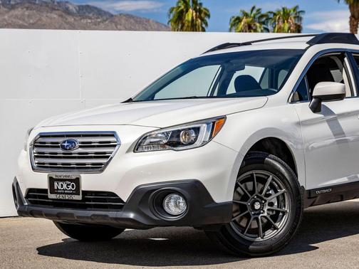 Crystal White Pearl 2017 Subaru Outback 2.5i Premium