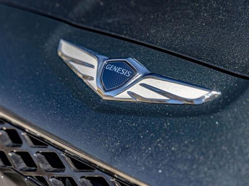 Hallasan Green 2023 Genesis G70 2.0T RWD
