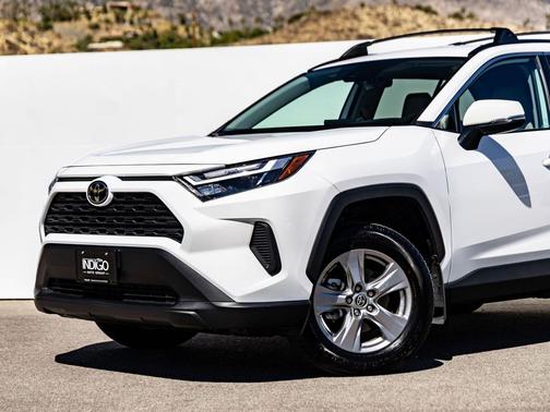 Ice 2025 Toyota RAV4 XLE