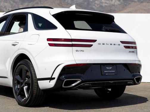 Uyuni White 2026 Genesis GV70 3.5T Sport Prestige