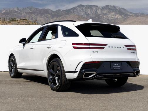 Uyuni White 2026 Genesis GV70 3.5T Sport Prestige