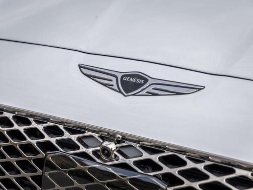Uyuni White 2026 Genesis G70 2.5T RWD Prestige