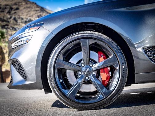 Makalu Gray 2027 Genesis G70 2.5T Sport Advanced RWD