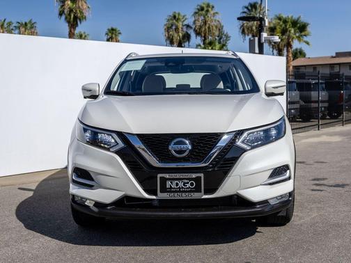 Pearl White Tricoat 2021 Nissan Rogue Sport SL