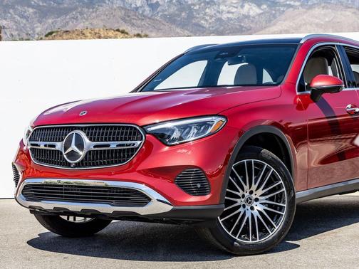 MANUFAKTUR Patagonia Red Metallic 2024 Mercedes-Benz GLC 300 Base