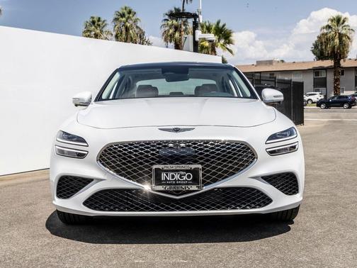 Uyuni White 2026 Genesis G70 2.5T RWD Prestige