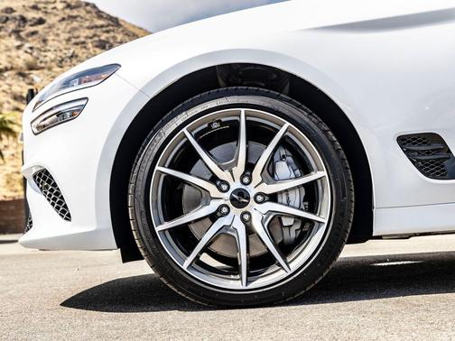Uyuni White 2026 Genesis G70 2.5T RWD Prestige
