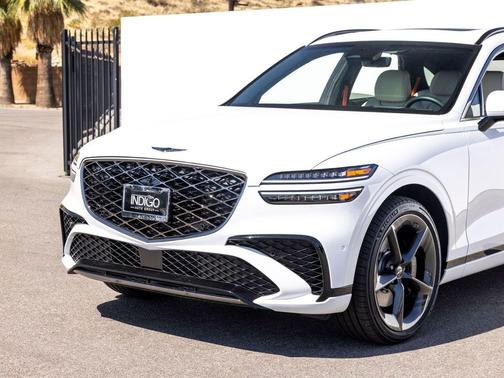 Uyuni White 2026 Genesis GV70 3.5T Sport Prestige