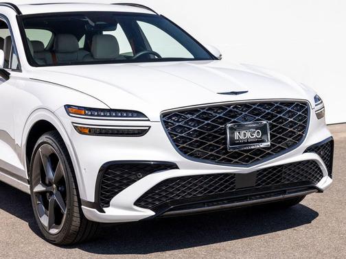Uyuni White 2026 Genesis GV70 3.5T Sport Prestige