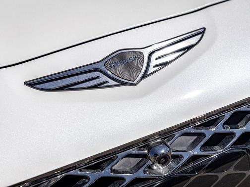Uyuni White 2026 Genesis G70 3.3T Sport Prestige