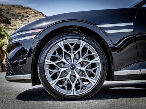Vik Black 2026 Genesis G90 3.5T E-SC MHEV AWD