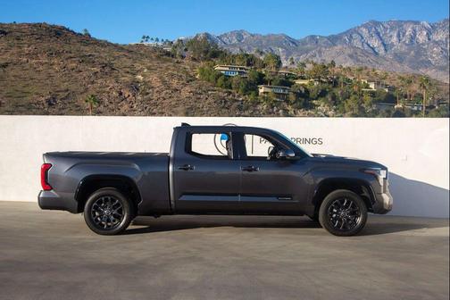 2022 Toyota Tundra Hybrid Platinum