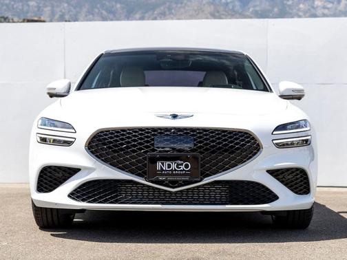 Uyuni White 2023 Genesis G70 3.3T RWD