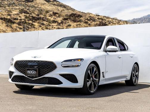 Uyuni White 2023 Genesis G70 3.3T RWD