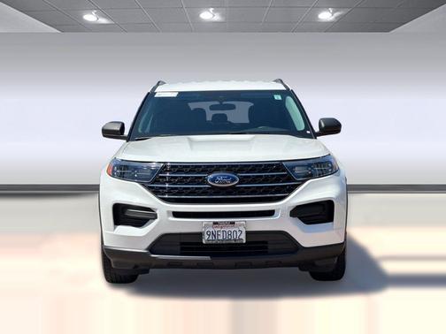 Star White Metallic Tri-Coat 2024 Ford Explorer XLT