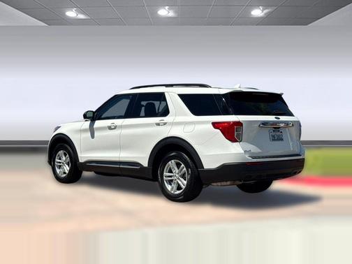 Star White Metallic Tri-Coat 2024 Ford Explorer XLT