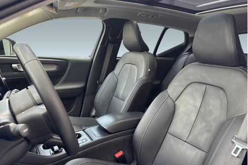 2024 Volvo XC40 B5 Core Bright Theme