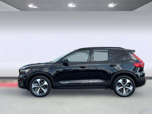 2024 Volvo XC40 B5 Core Bright Theme