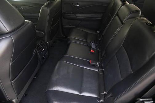 Crystal Black Pearl 2020 Honda Pilot Touring 8-Passenger