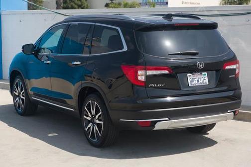 Crystal Black Pearl 2020 Honda Pilot Touring 8-Passenger