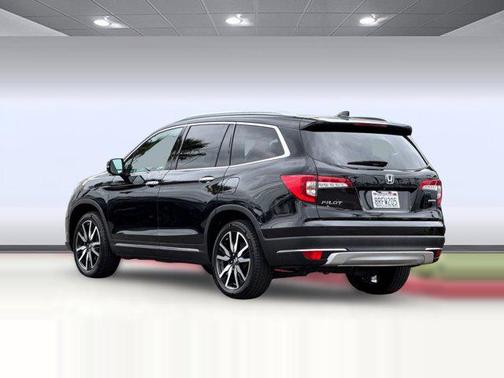 Crystal Black Pearl 2020 Honda Pilot Touring 8-Passenger