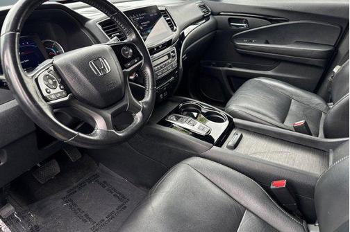 Crystal Black Pearl 2020 Honda Pilot Touring 8-Passenger