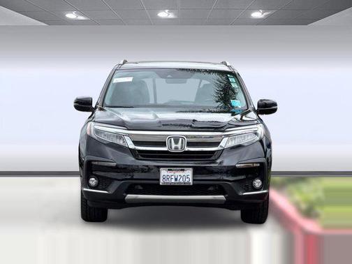 Crystal Black Pearl 2020 Honda Pilot Touring 8-Passenger
