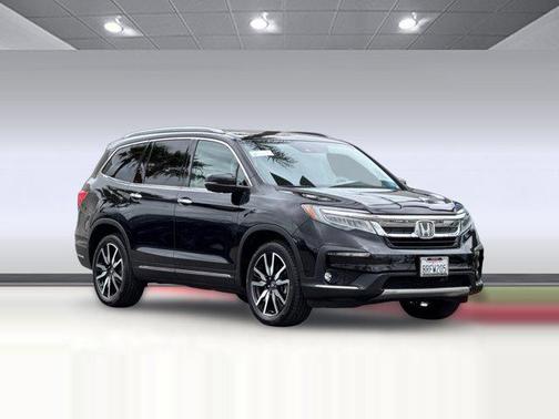Crystal Black Pearl 2020 Honda Pilot Touring 8-Passenger