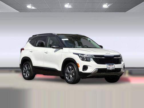 Clear White/Black Roof 2024 Kia Seltos S