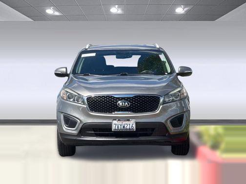 Titanium Silver 2017 Kia Sorento LX