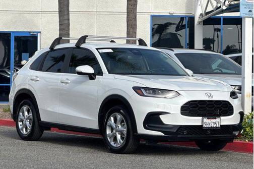 Platinum White Pearl 2023 Honda HR-V LX