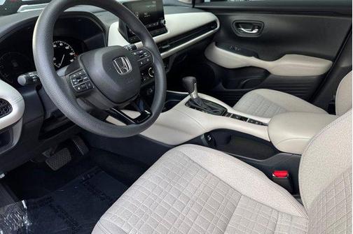 Platinum White Pearl 2023 Honda HR-V LX