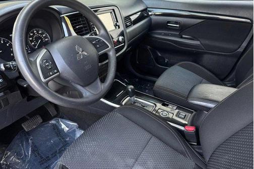 2020 Mitsubishi Outlander ES