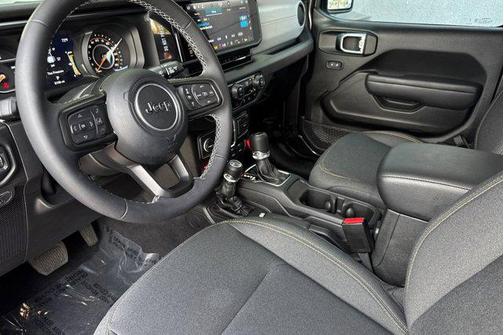 Granite Crystal Metallic Clearcoat 2025 Jeep Gladiator Willys