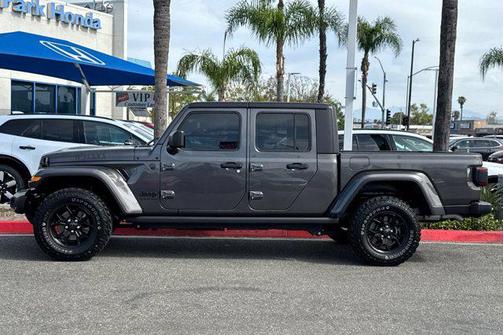 Granite Crystal Metallic Clearcoat 2025 Jeep Gladiator Willys