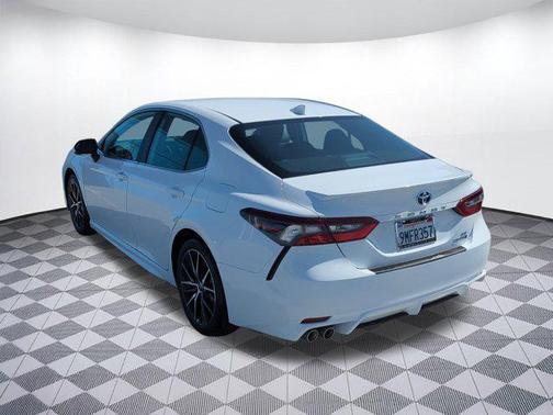 2024 Toyota Camry Hybrid SE