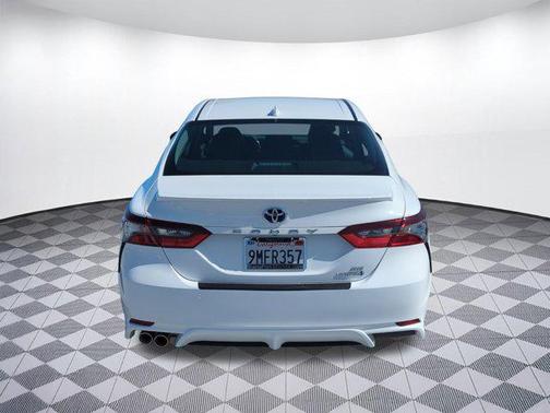 2024 Toyota Camry Hybrid SE