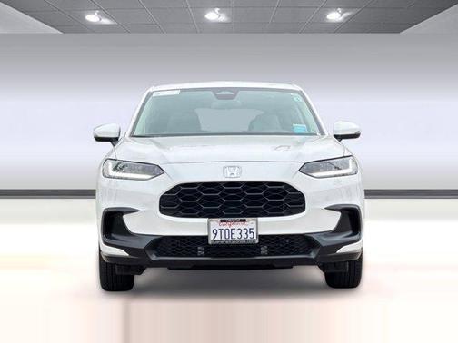 Platinum White Pearl 2025 Honda HR-V LX