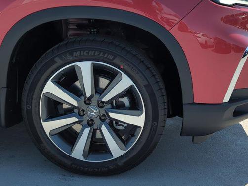 2025 Honda Pilot Touring 8-Passenger