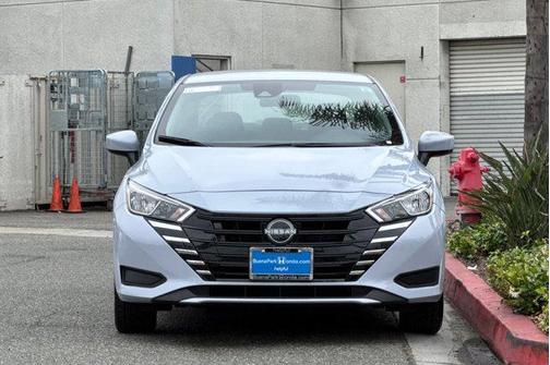 Gray Sky Pearl 2024 Nissan Versa 1.6 SV