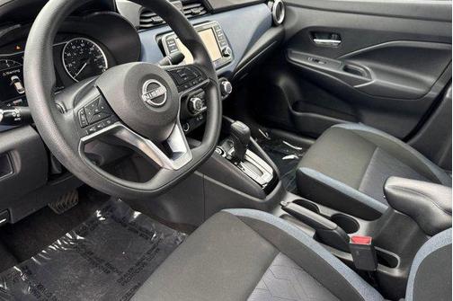 Gray Sky Pearl 2024 Nissan Versa 1.6 SV
