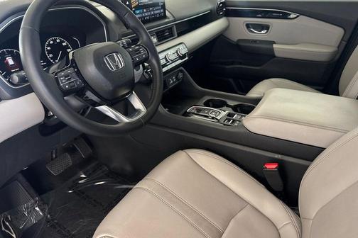 Obsidian Blue Pearl 2023 Honda Pilot 2WD EX-L 7 Passenger