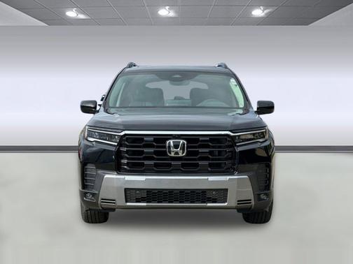 Crystal Black Pearl 2026 Honda Pilot Touring 8-Passenger